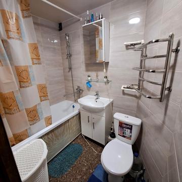 Космонавтів вул., 4