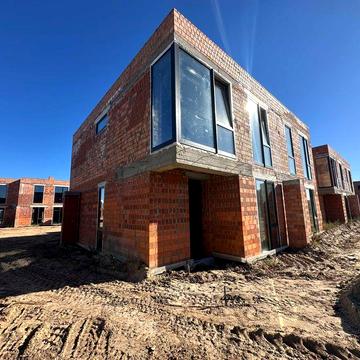 Крайній таунхаус з терасою на 3 сотках в Ірпені