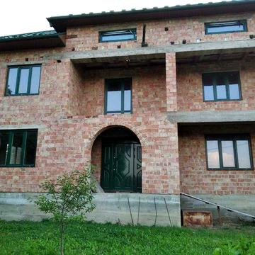 Продам 2-пов. житловий будинок з гаражем поряд з містом