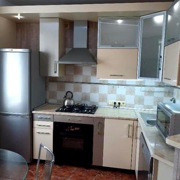 Дмитрівська вул., 28