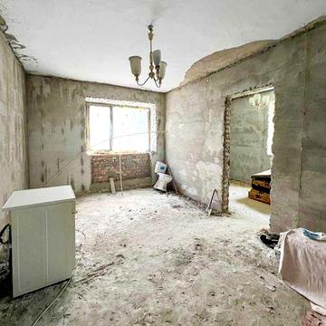 Квартира 2-кімнатна на 1 поверсі, повністю під ремонт