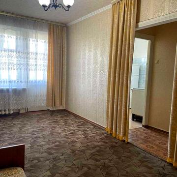 Продам 2кім. кв-ру в теплому цегляному будинку Будівельників,24