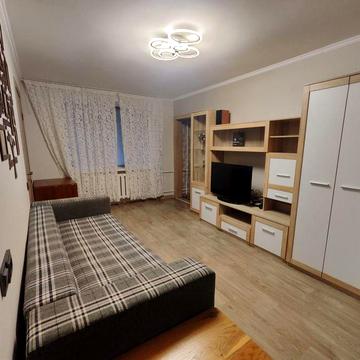 Здам 2к квартиру Центр перший поверх