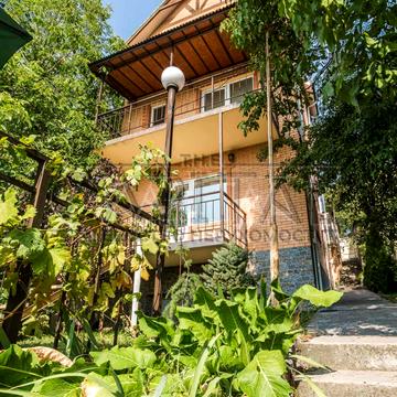 Сорочинська вул., 8