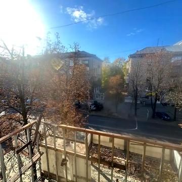 Незалежності вул. (Титова), 8