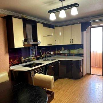 Трехкомнатная квартира возле Парка Победы по ул. Говорова.