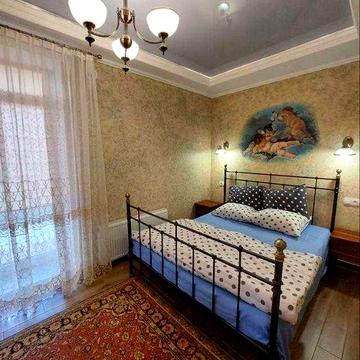 Оренда 2 кімнатної квартири з автономним опаленням в центрі