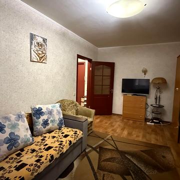 Академіка Корольова вул., 54