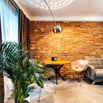 Пилипа Орлика вул., 6