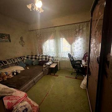 Продам 2 кімнати в 3 х кімн квартирі   пер Руставелі