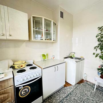 Князя Володимира Великого просп., 90