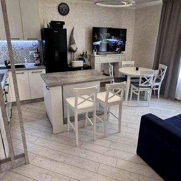 Продається 2к. квартира з ремонтом і меблями. ЖК Вишневий