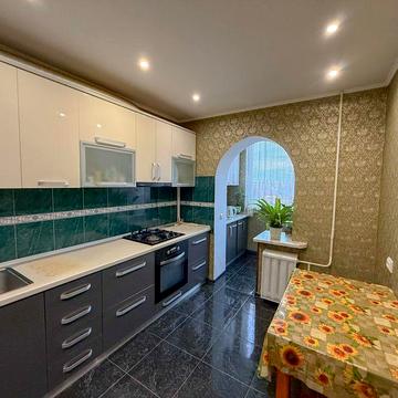 Продаж затишної 3-к квартири в топ локації,Кобзарська 17