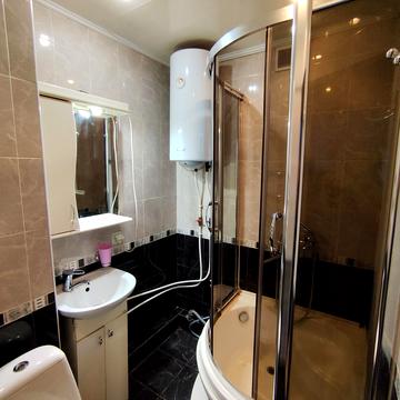 Олімпійська вул., 4