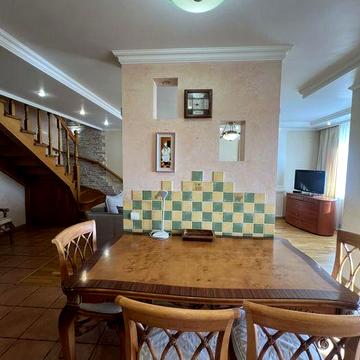 Продаж дворівневої квартири з автономним опаленням  та 2 санвузлами