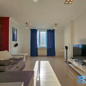 Дніпровська набережна вул., 1-А