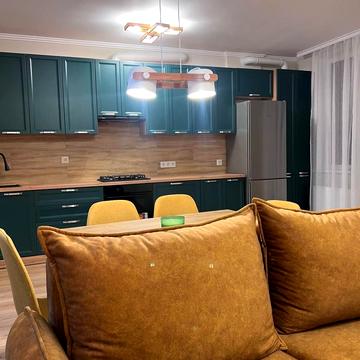 Героїв Небесної Сотні просп., 16/10