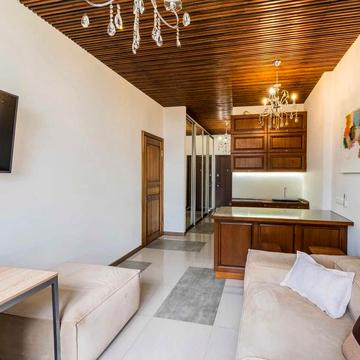 Джона Маккейна вул. (Івана Кудрі), 7