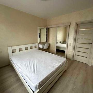 Миколи Гулака вул., 4