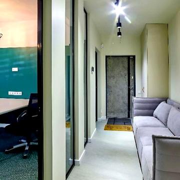 ЖК Комфорт Таун.Перший(високий) поверх. S- 87 кв.м ,ремонт, меблі