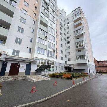 Продам двокімнатна видова квартира біля Круга! Цікаве планування!