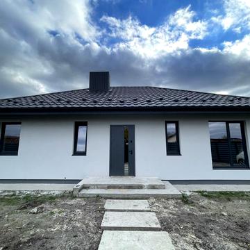 гарний, комфортний та великий будинок у СТ. Озерце. біля Луцьку