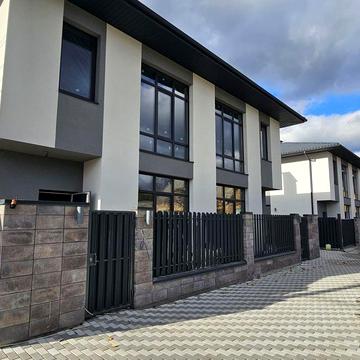 Продам дуплекс в с. Петропавлівська Борщагівка.