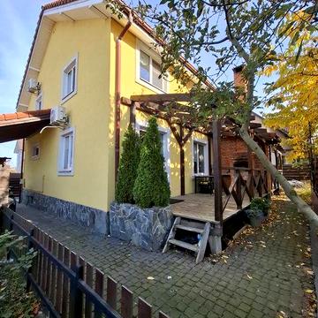 Дуплекс з якісним ремонтом, газ, є підвал