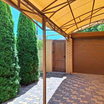 Озерна вул., 1