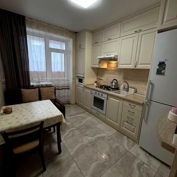 Машинобудівників вул., 25