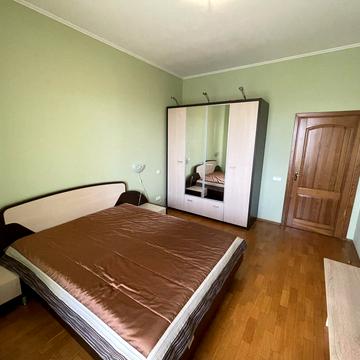 Дмитрівська вул., 69