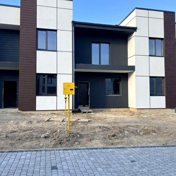 Продаж котеджа з підключеними централізованими комунікаціями розтермін