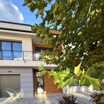 Продається будинок (таунхаус) з частковим ремонтом/ЗАКРИТЕ МІСТЕЧКО