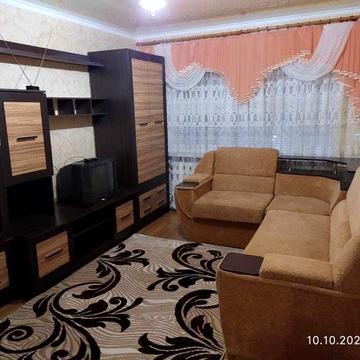 Сдам   3-х  комнатную кв . ЦЕНТР . Хозяин .