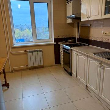 Продаж 3 кімнатноі квартири на 3 поверсі.