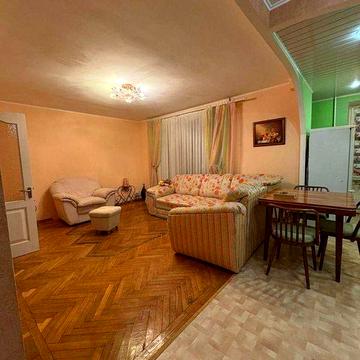 Комфортна та стильна 3 кімнатна квартира в старому центрі міста