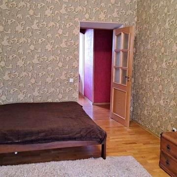 Здам 2 кімнатну  ,, сталінкуʼʼ р - н телецентру вулиця Театральна