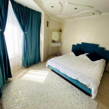 Здається тьох-кімнатна квартира на пасічній