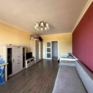 Продаж 2-кім. квартири з ремонтом та меблями, бічна вул. Пасічної