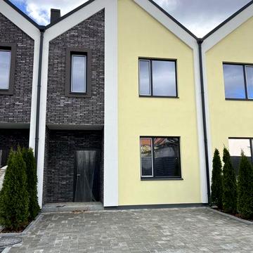 Готовий Таун біля школи. єОселя - ТАК. Центральні комунікації. 89000 $