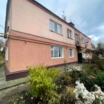 3-Кімнатна квартира в місті Буринь , біля автовокзалу , з гаражем !