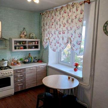 Продається 2-х, кімнатна квартира, вул. Грушевського 17в