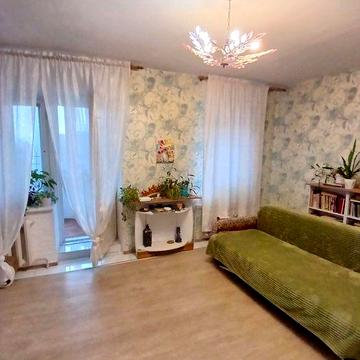 Продається 2-х, кімнатна квартира, вул. Грушевського 17в