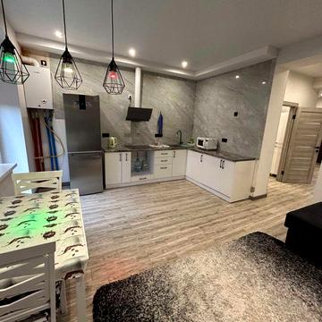 Продам Таунхаус з Ремонтом. До метро Житомирська 15-20 хв. Без Комісії