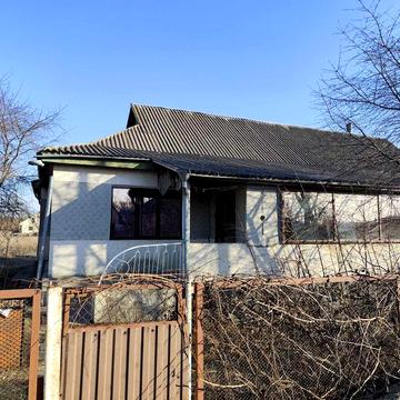 Продаж частини будинку в сщ-і Сутиски на 3 кімнати 30 км. від Вінниці