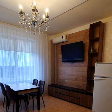 Хозяин М. Арнаутская- Александр пр, кухня студия и отдельно спальня