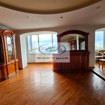 Величезна двохрівнева квартира із автономним опаленням, бул. Шевченка