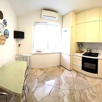 Сдам  2х кімнатну  з ремонтом, біля Парку