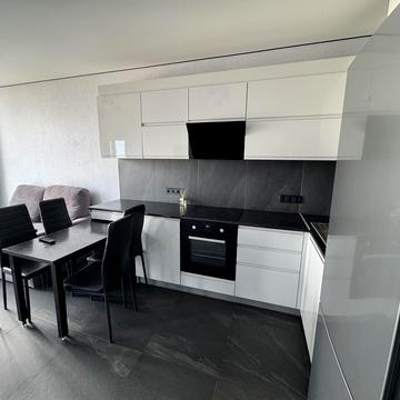 Європейського Союзу просп. (Правди), 51