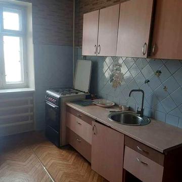 Здам недорогу трикімнатну квартиру